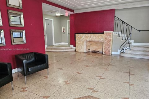 Condo in Miami Beach, Florida, 1 bedroom  № 2392117 - photo 23