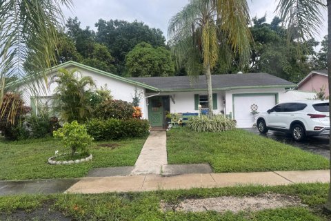 Villa ou maison à vendre à Lauderhill, Floride: 3 chambres, 138.33 m2 № 2083456 - photo 2