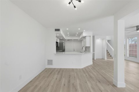 Touwnhouse à louer à Seminole, Floride: 3 chambres, 172.33 m2 № 2109966 - photo 10