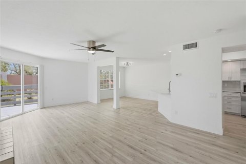 Touwnhouse à louer à Seminole, Floride: 3 chambres, 172.33 m2 № 2109966 - photo 5