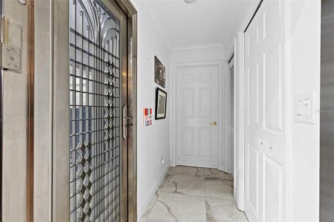 House in Tampa, Florida 4 bedrooms, 239.87 sq.m. № 1807216 - photo 30