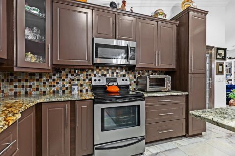 House in Tampa, Florida 4 bedrooms, 239.87 sq.m. № 1807216 - photo 7