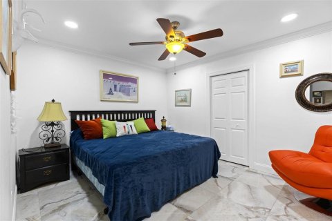 House in Tampa, Florida 4 bedrooms, 239.87 sq.m. № 1807216 - photo 12