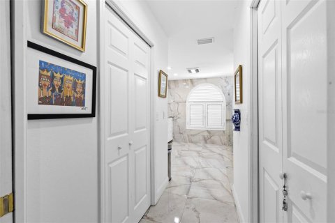 House in Tampa, Florida 4 bedrooms, 239.87 sq.m. № 1807216 - photo 24