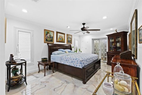 House in Tampa, Florida 4 bedrooms, 239.87 sq.m. № 1807216 - photo 27