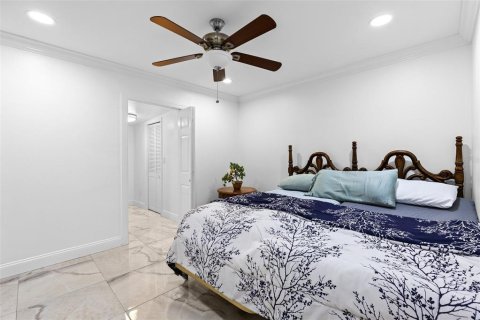 House in Tampa, Florida 4 bedrooms, 239.87 sq.m. № 1807216 - photo 13