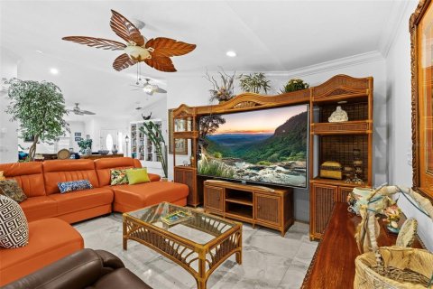 House in Tampa, Florida 4 bedrooms, 239.87 sq.m. № 1807216 - photo 3
