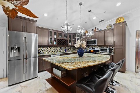 House in Tampa, Florida 4 bedrooms, 239.87 sq.m. № 1807216 - photo 5