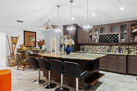 House in Tampa, Florida 4 bedrooms, 239.87 sq.m. № 1807216 - photo 6