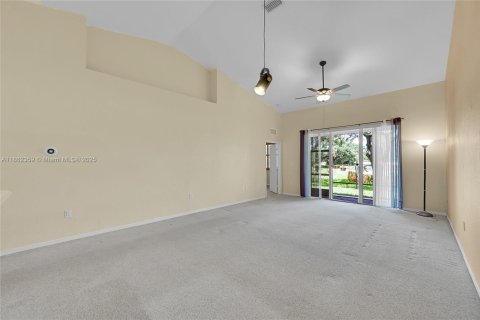 House in Sunrise, Florida 2 bedrooms, 122.63 sq.m. № 1890826 - photo 14