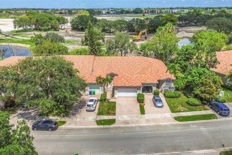 House in Sunrise, Florida 2 bedrooms, 122.63 sq.m. № 1890826 - photo 8