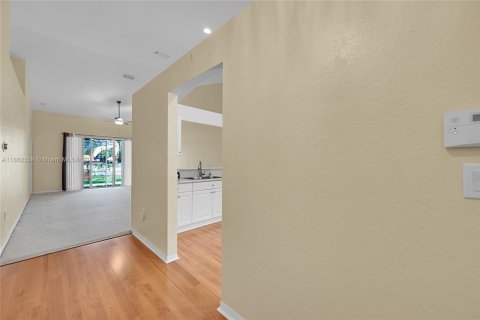 House in Sunrise, Florida 2 bedrooms, 122.63 sq.m. № 1890826 - photo 11