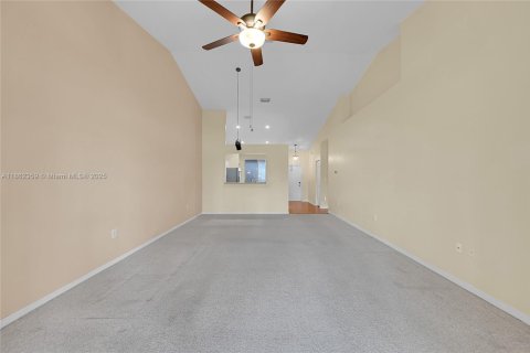 House in Sunrise, Florida 2 bedrooms, 122.63 sq.m. № 1890826 - photo 15