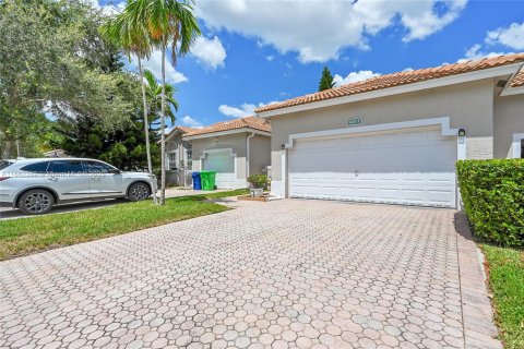 House in Sunrise, Florida 2 bedrooms, 122.63 sq.m. № 1890826 - photo 20