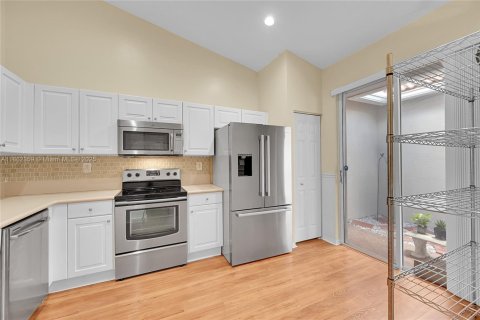 House in Sunrise, Florida 2 bedrooms, 122.63 sq.m. № 1890826 - photo 2