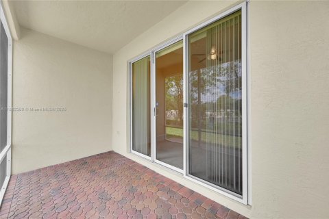 House in Sunrise, Florida 2 bedrooms, 122.63 sq.m. № 1890826 - photo 6