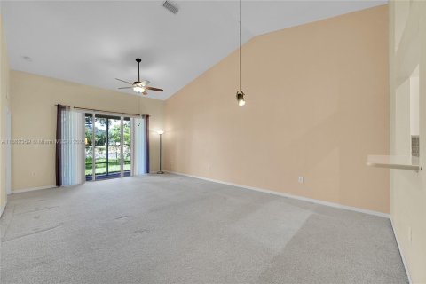 House in Sunrise, Florida 2 bedrooms, 122.63 sq.m. № 1890826 - photo 13