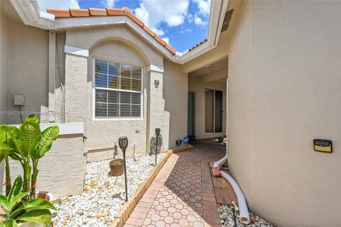 House in Sunrise, Florida 2 bedrooms, 122.63 sq.m. № 1890826 - photo 3