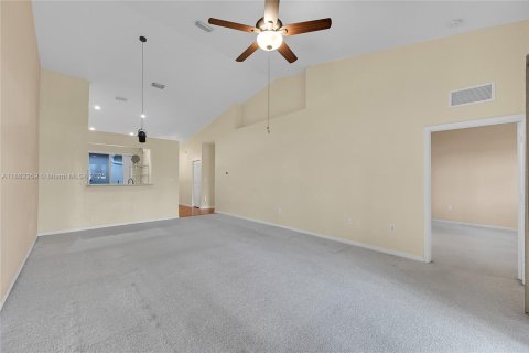 House in Sunrise, Florida 2 bedrooms, 122.63 sq.m. № 1890826 - photo 7