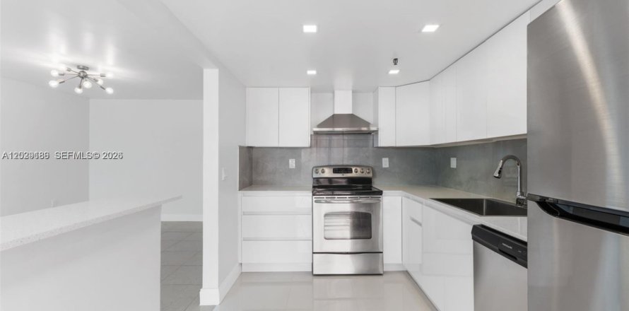 Condo in North Miami Beach, Florida, 2 bedrooms № 2257845