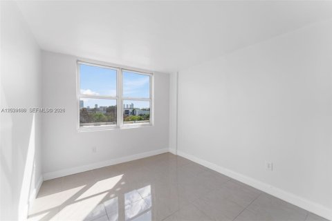 Condo in North Miami Beach, Florida, 2 bedrooms № 2257845 - photo 5