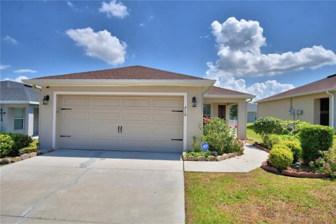 House in Haines City, Florida 3 bedrooms, 140.56 sq.m. № 1680790 - photo 1