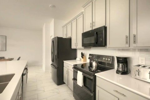 Townhouse in Kissimmee, Florida 4 bedrooms, 177.81 sq.m. № 1662396 - photo 10