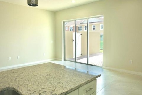 Adosado en venta en Kissimmee, Florida, 5 dormitorios, 197.14 m2 № 1639835 - foto 14