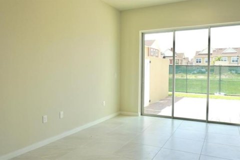 Adosado en venta en Kissimmee, Florida, 5 dormitorios, 197.14 m2 № 1639835 - foto 10