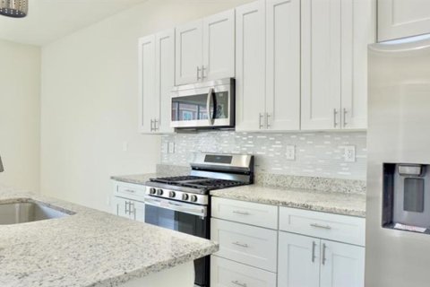 Adosado en venta en Kissimmee, Florida, 5 dormitorios, 197.14 m2 № 1639835 - foto 12