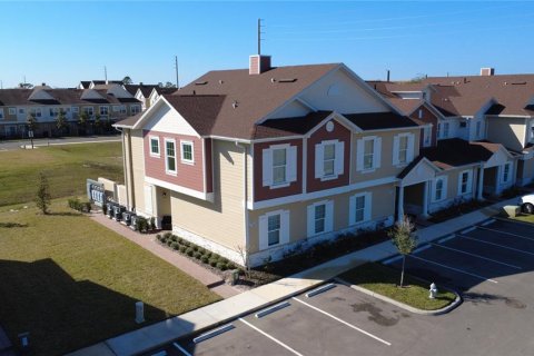 Adosado en venta en Kissimmee, Florida, 5 dormitorios, 197.14 m2 № 1639835 - foto 1
