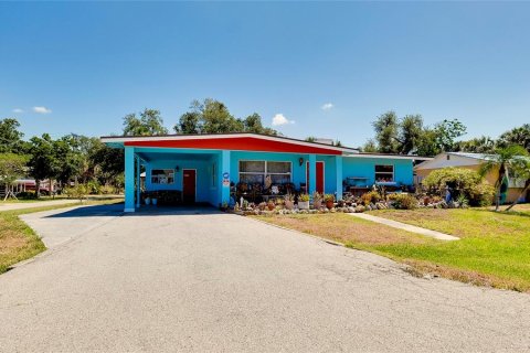 House in Punta Gorda, Florida 2 bedrooms, 129.32 sq.m. № 1908014 - photo 3
