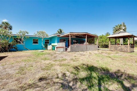 House in Punta Gorda, Florida 2 bedrooms, 129.32 sq.m. № 1908014 - photo 4