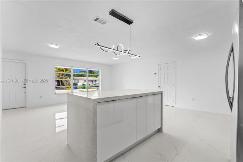 House in Miramar, Florida 4 bedrooms, 152.92 sq.m. № 2061499 - photo 12