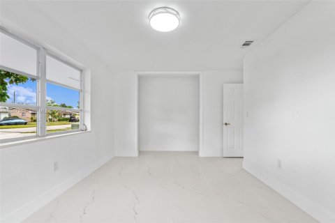 House in Miramar, Florida 4 bedrooms, 152.92 sq.m. № 2061499 - photo 19