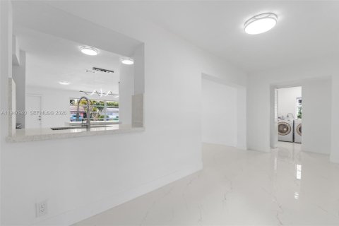 House in Miramar, Florida 4 bedrooms, 152.92 sq.m. № 2061499 - photo 15