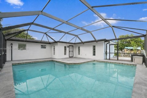 House in Miramar, Florida 4 bedrooms, 152.92 sq.m. № 2061499