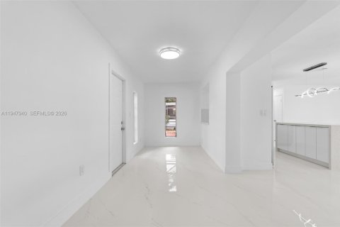 House in Miramar, Florida 4 bedrooms, 152.92 sq.m. № 2061499 - photo 14