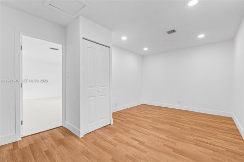 House in Miramar, Florida 4 bedrooms, 152.92 sq.m. № 2061499 - photo 24