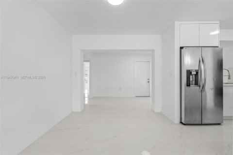 House in Miramar, Florida 4 bedrooms, 152.92 sq.m. № 2061499 - photo 13