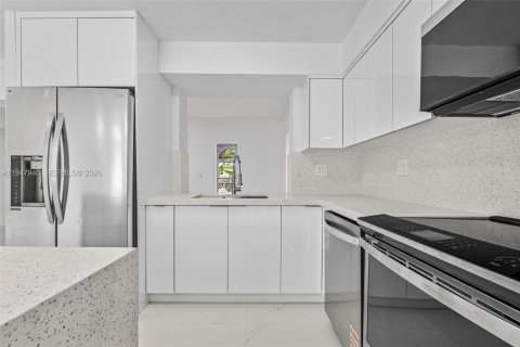 House in Miramar, Florida 4 bedrooms, 152.92 sq.m. № 2061499 - photo 9