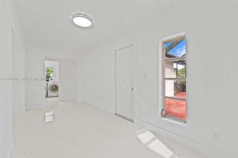 House in Miramar, Florida 4 bedrooms, 152.92 sq.m. № 2061499 - photo 16