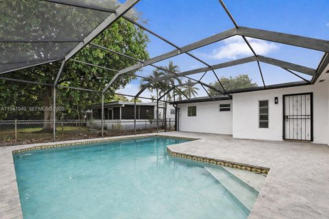 House in Miramar, Florida 4 bedrooms, 152.92 sq.m. № 2061499 - photo 30