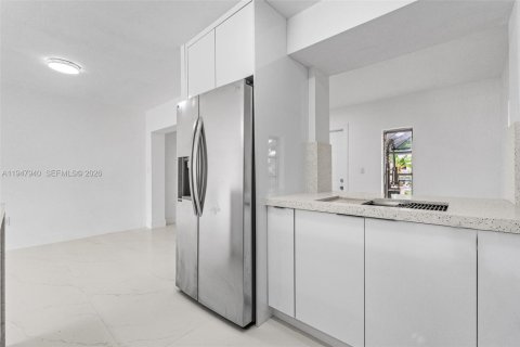 House in Miramar, Florida 4 bedrooms, 152.92 sq.m. № 2061499 - photo 11