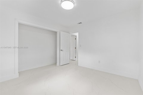 House in Miramar, Florida 4 bedrooms, 152.92 sq.m. № 2061499 - photo 21