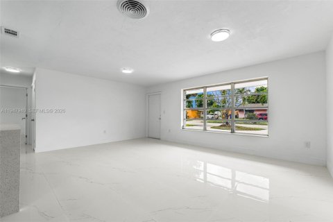 House in Miramar, Florida 4 bedrooms, 152.92 sq.m. № 2061499 - photo 6