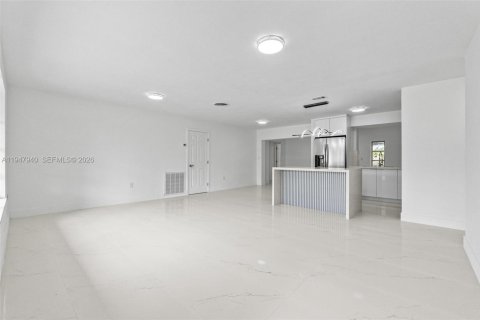 House in Miramar, Florida 4 bedrooms, 152.92 sq.m. № 2061499 - photo 4