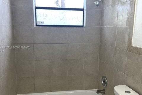 Villa ou maison à vendre à Miami, Floride: 3 chambres, 109.25 m2 № 1984462 - photo 14