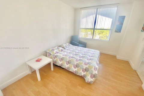 Condo in Bal Harbour, Florida, 2 bedrooms  № 1936149 - photo 7