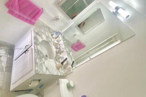 Condo in Bal Harbour, Florida, 2 bedrooms  № 1936149 - photo 10